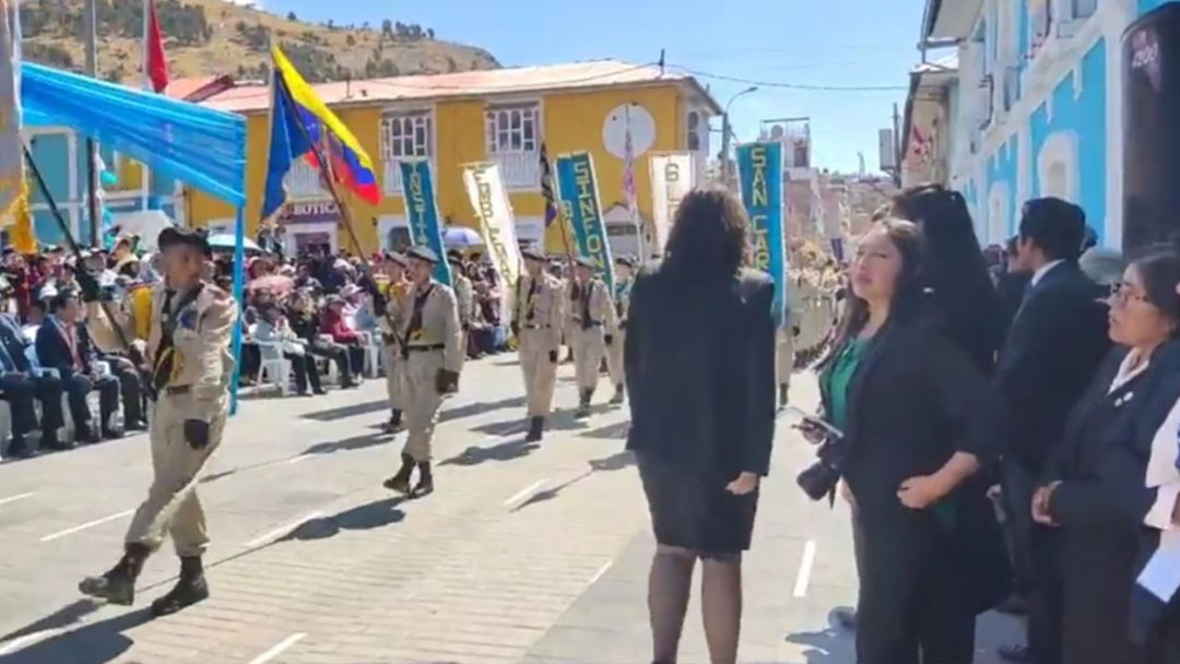 Comunidad Educativa Del Colegio Glorioso De Puno Hoy Recuerda Un