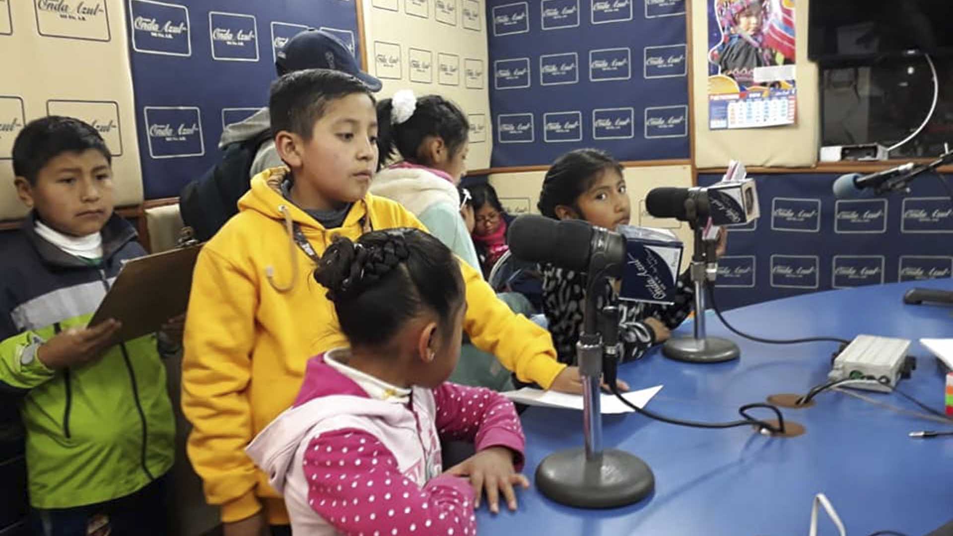 Puno: integrantes del programa «Entre Escolares” resaltan la importancia de las bibliotecas escolares - Radio Onda Azul