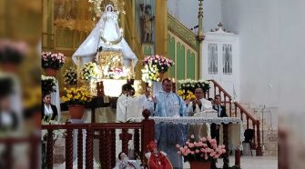 Víctor Igor Cárcamo párroco del templo San Juan Bautista de Puno.