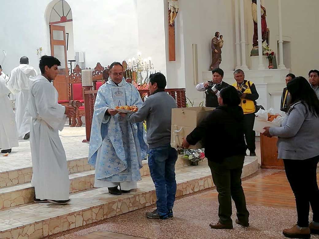 Primera Misa de Novena en honor a la Santísima Virgen de la Candelaría ...