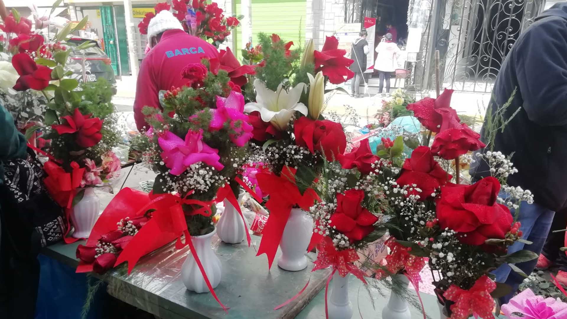 Puno: Ligeramente se incrementó la venta de arreglos florales por el Día de  la Madre - Radio Onda Azul