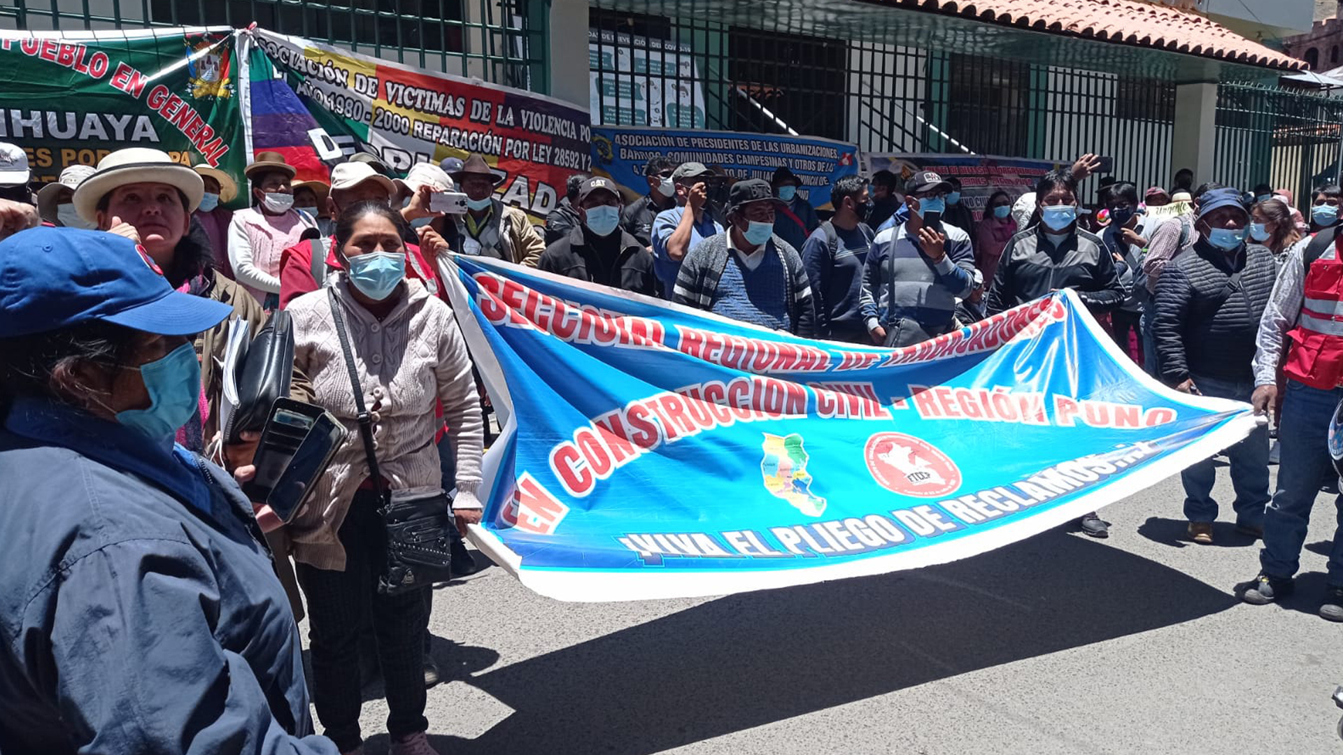Organizaciones sociales de la región de Puno realizaron un plantón