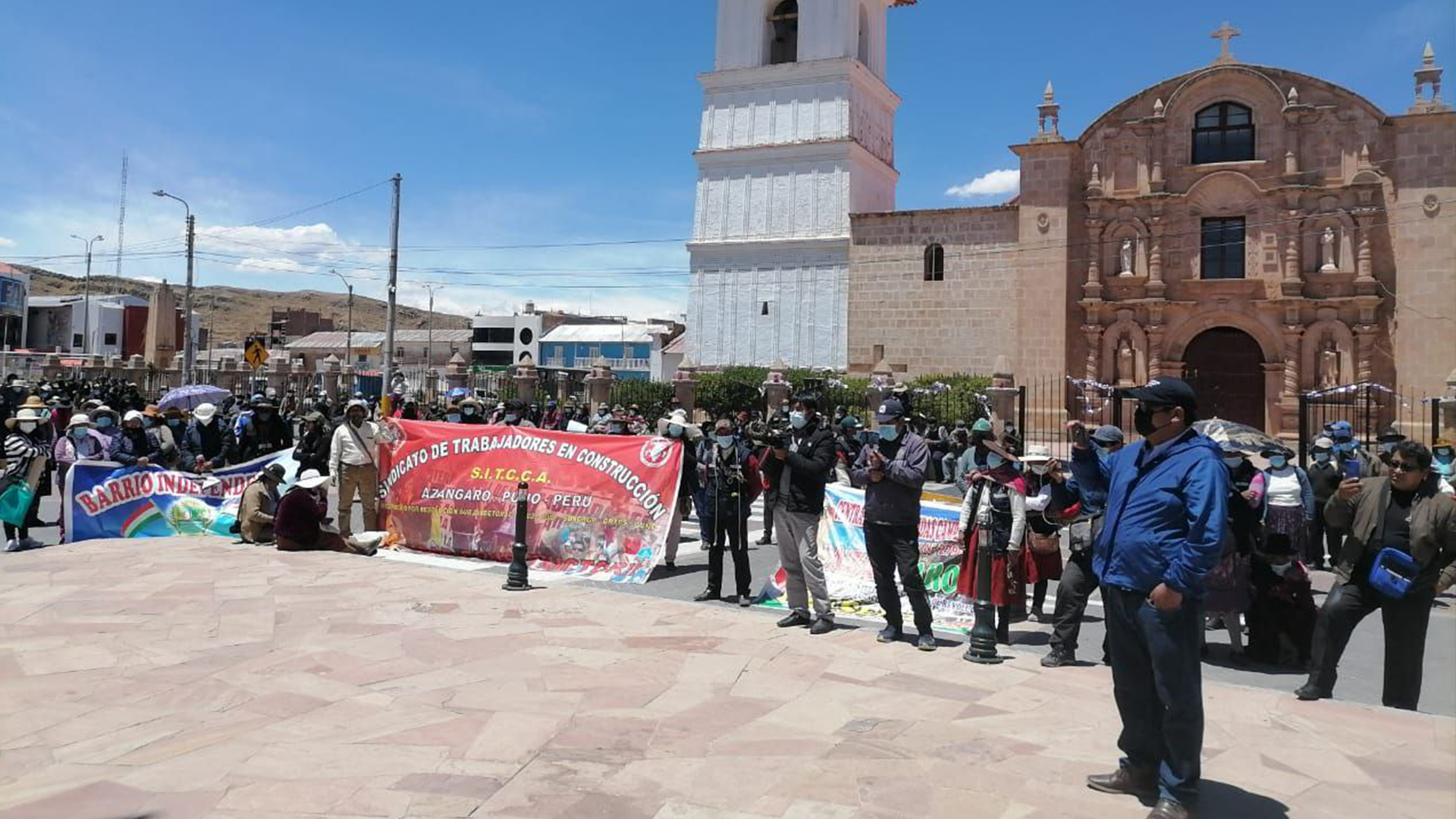Paro en contra del alcalde de la provincia de Azángaro