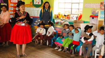Enseñando a los niños el idioma Aymara