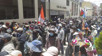 Pobladores de Coata protesta en Puno