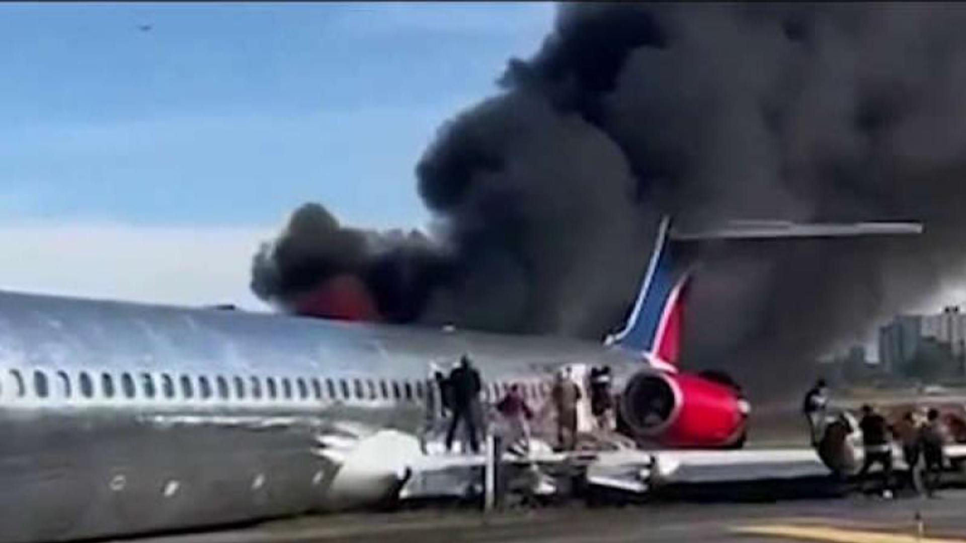 Avión se incendia en Miami