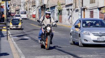 Prorrogan licencias de conducir profesionales y motos