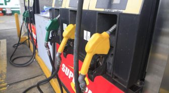 Repsol y Petroperú suben precios de gasoholes