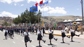 Desfile escolar Puno