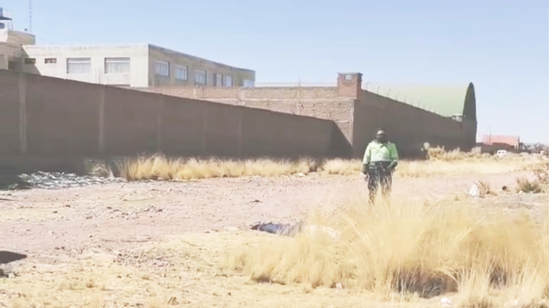 Hallan cadáver de una persona de sexo masculino en la salida a Puno