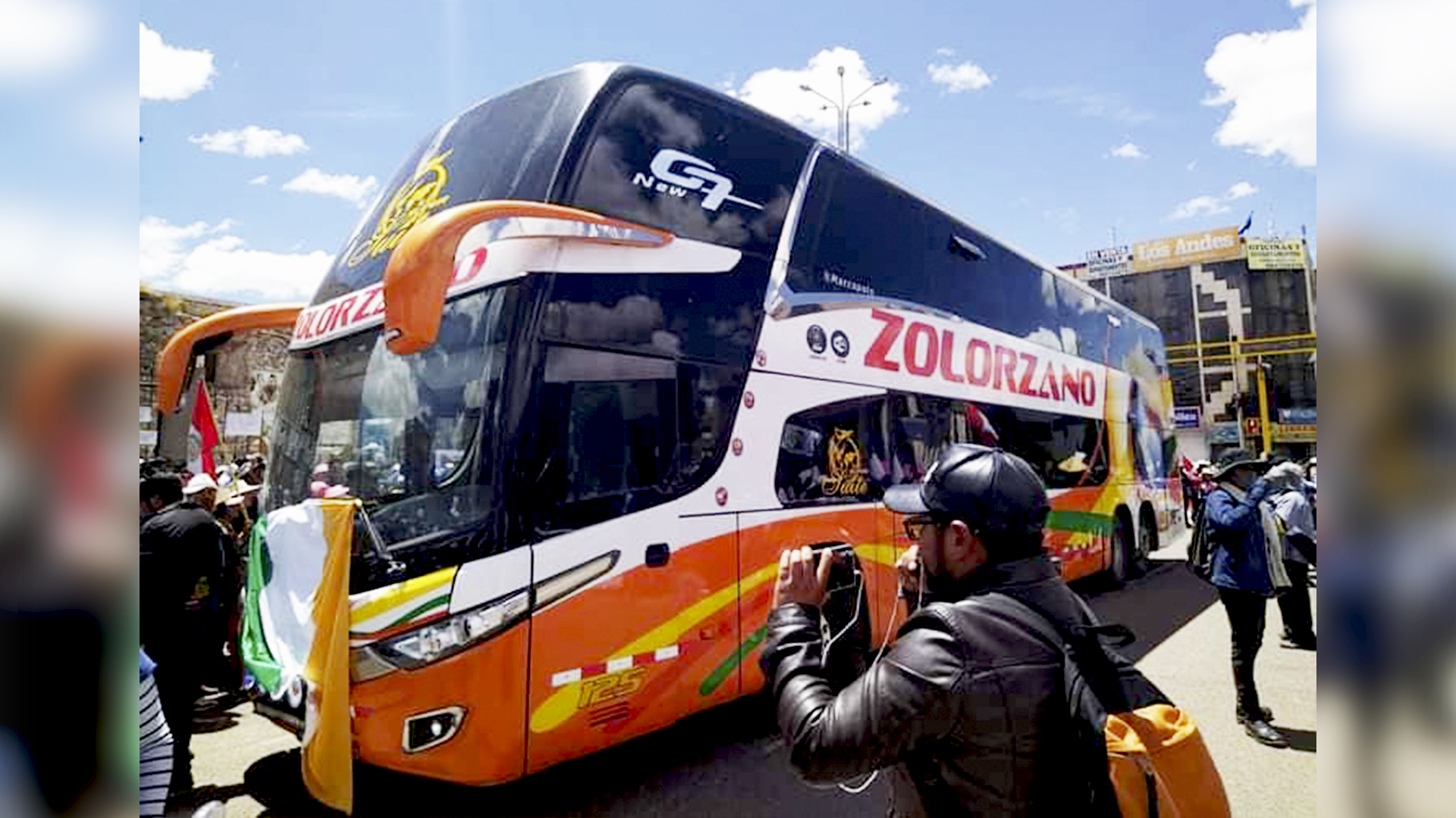 Pobladores de Ananea enrumbó en un bus desde Juliaca a la ciudad de Lima