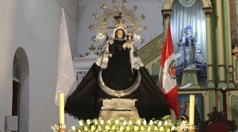La Virgen María de la Candelaria se vistió de negro en la misa dominical