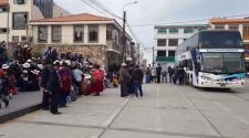 Delegación de Chucuito que viaja a Lima