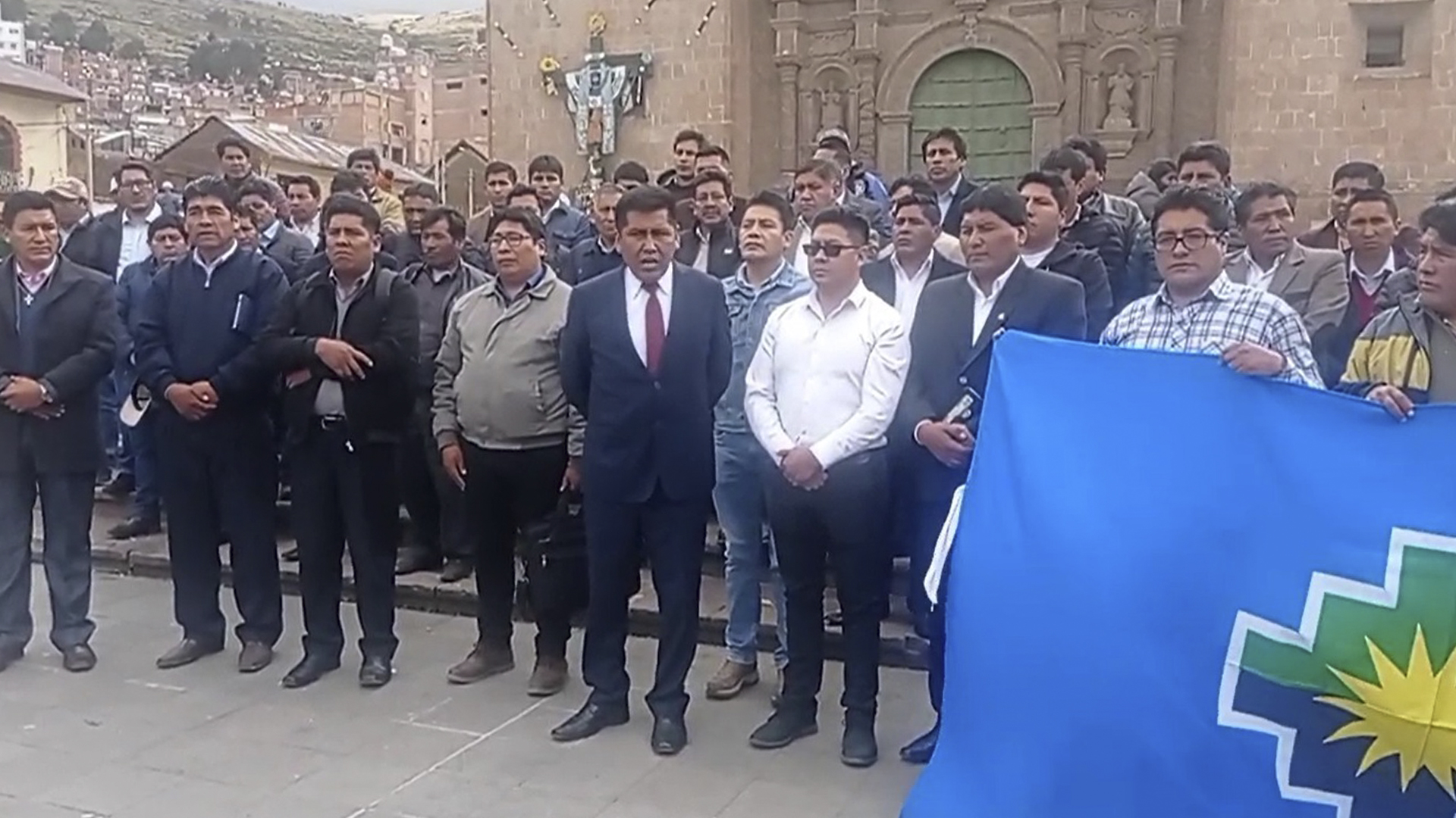 Gobernador regional de Puno señala que el gobierno de Dina Boluarte es insostenible, por lo que debe renunciar