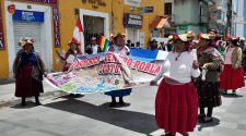 Pobladores de Capachica, Coata y Huata se movilizaron en la ciudad de Puno
