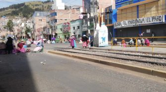 En Puno, actividades comerciales y servicio de transporte urbano fueron restringidos