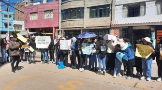Protesta de estudiantes en la DREP