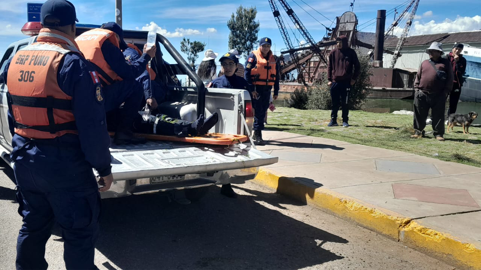 Realizan ejercicio de derrame de hidrocarburos en las aguas del lago Titicaca