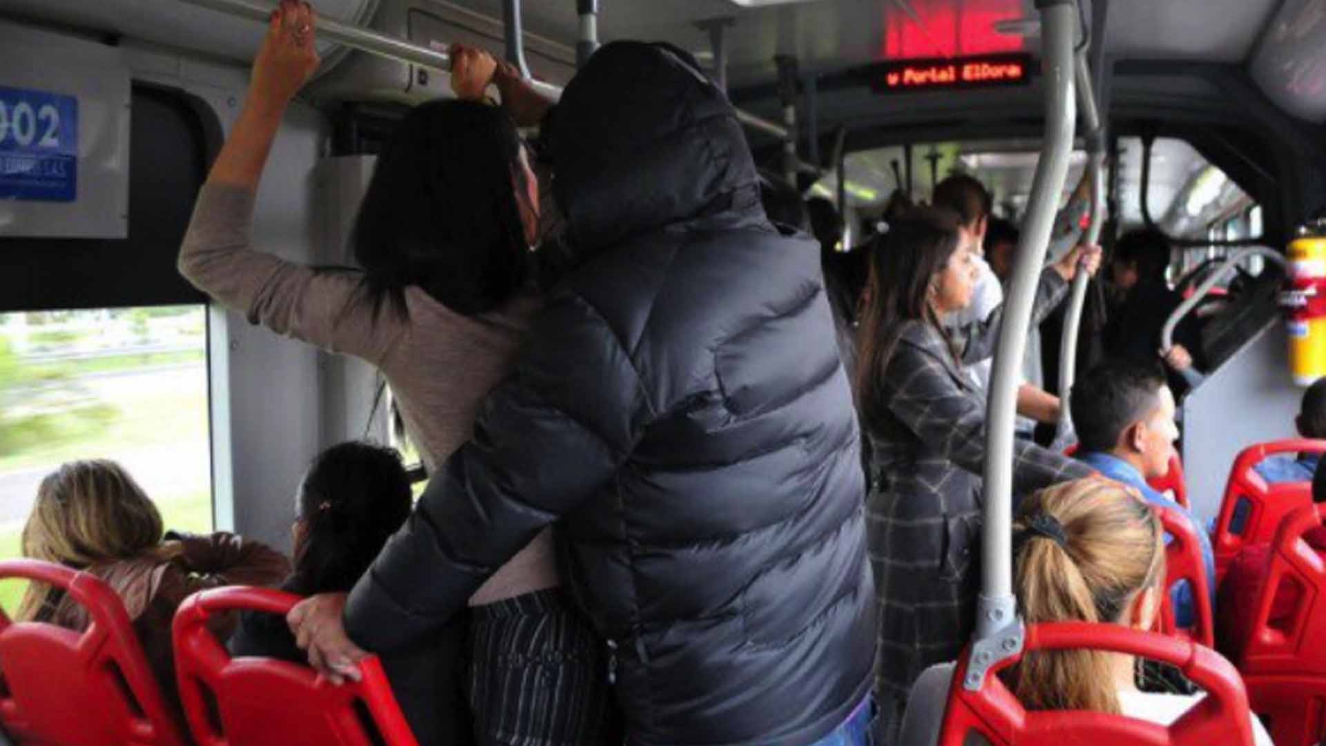 Acoso sexual dentro del transporte público