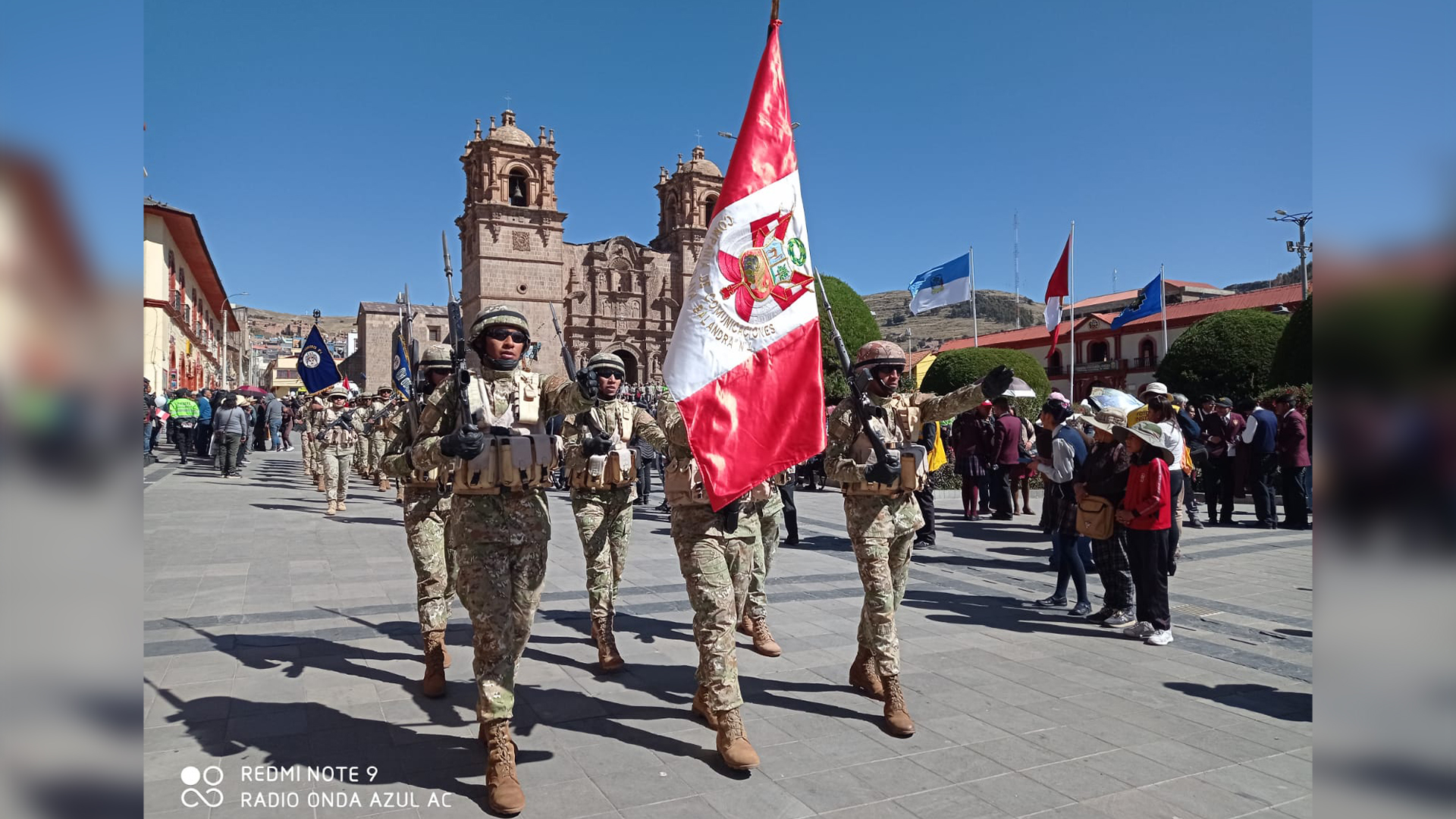 Ceremonia central por el Día de la Bandera en Puno