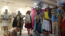 Exposición de fotos y trajes del conjunto Sicuris del barrio Mañazo