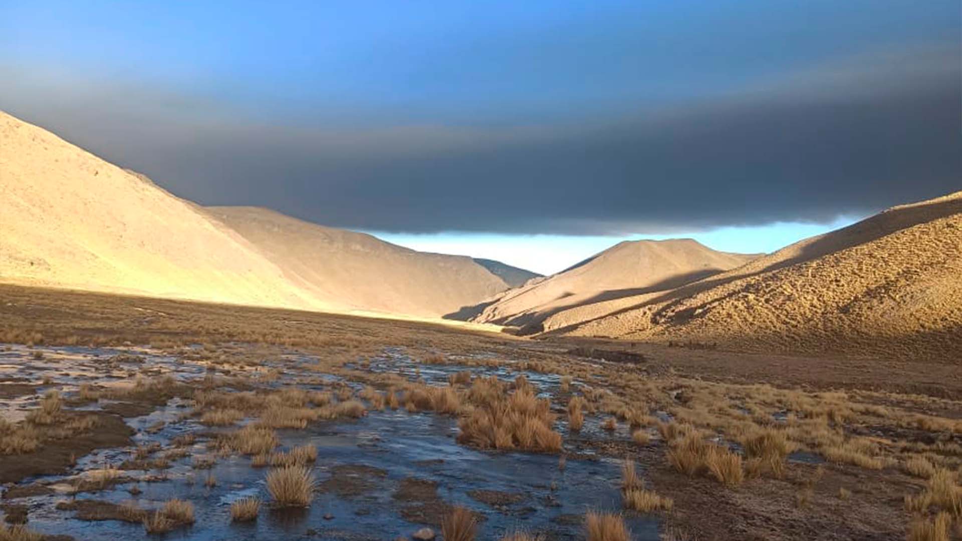 Cenizas del volcán Ubinas afectan a distritos de Puno