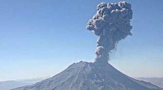 Explosión en el volcán Ubinas
