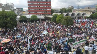 Trabajadores municipales se movilizan en Lima