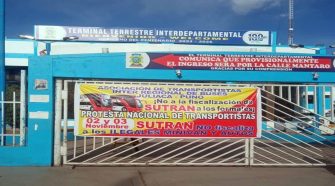 Paro nacional de la Asociación de Transportistas de la Macro Región Sur Juliaca a Puno