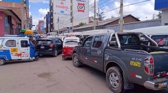 Congestión vehicular en el centro de Juliaca
