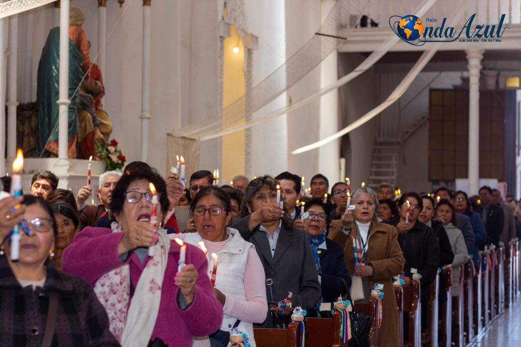 Foto: Sétima Misa de Novena en Honor a la Santísima Virgen de la ...