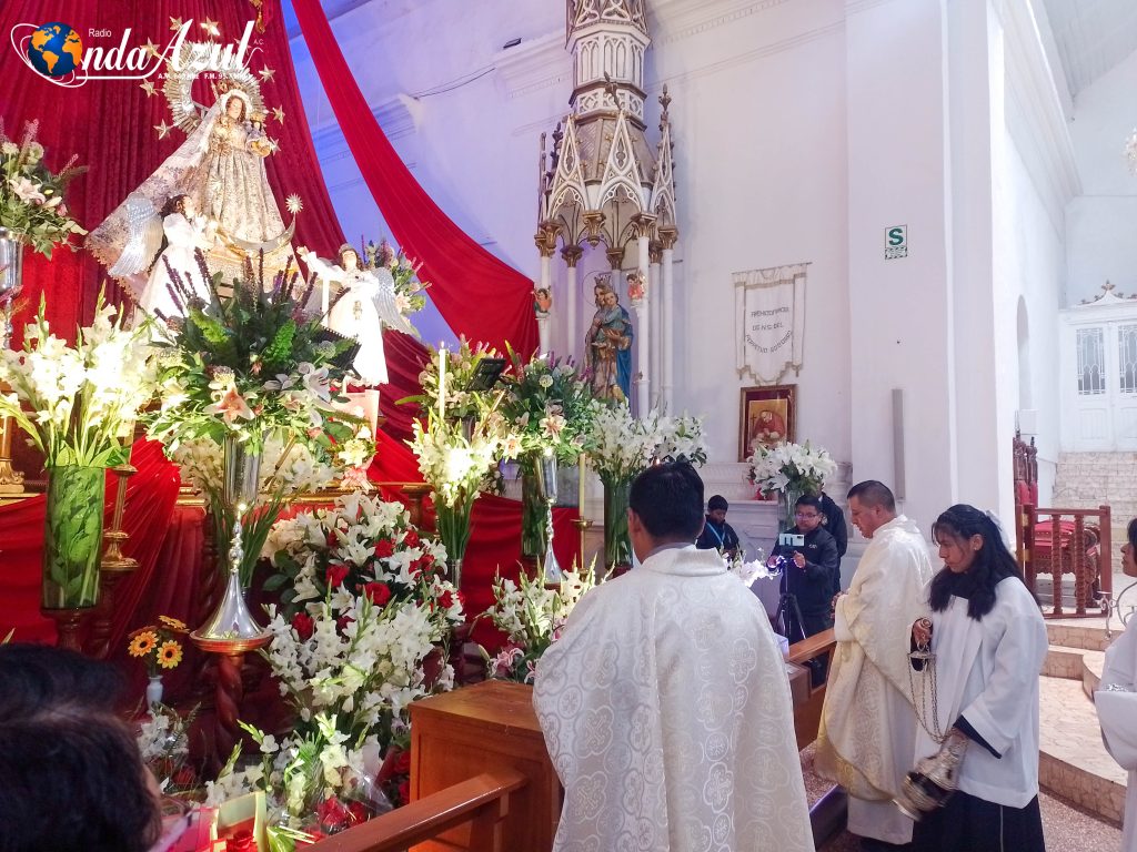 Foto: Tercera misa de novena en honor a la Santísima Virgen de la ...