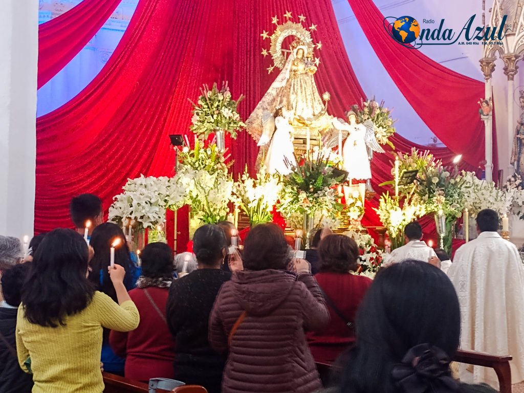Foto: Tercera misa de novena en honor a la Santísima Virgen de la ...