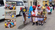 Niños escenifican la crucifixión de Jesús
