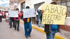 Protesta en contra Electro Puno