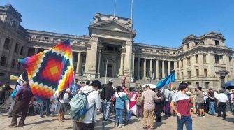 Delegaciones protestan en Lima