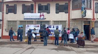 Trabajadores de la RENIEC protestan