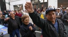 Foto referencial maestros cesantes y jubilados