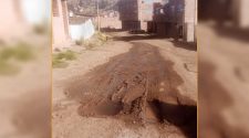 Fuga de agua potable en el barrio Orkapata en Puno