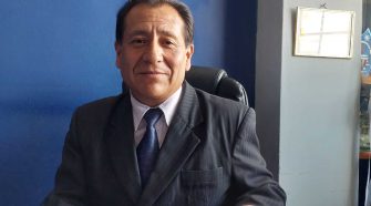 Director de la IE Secundaria Santa Rosa de Puno