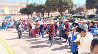 Vecinos de la salida a Lampa en Juliaca