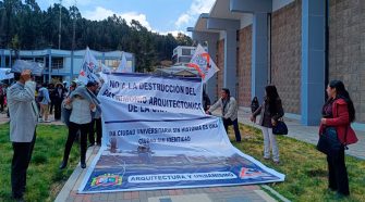 Docentes y estudiantes de la UNA Puno se movilizaron