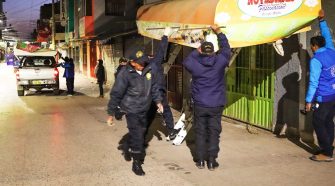 Retiran toldos del pasaje Moquegua en Juliaca