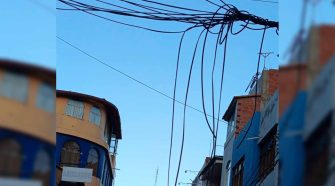 Maraña de cables en el centro de la ciudad