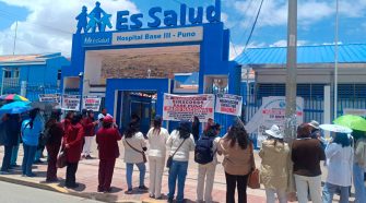 Médicos de EsSalud Puno realizan paro