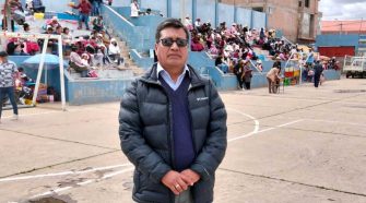 Director de la Institución Educativa Secundaria a 28 Perú Birf
