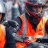 Uso obligatorio de chalecos y cascos para motociclistas