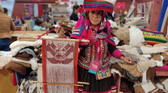 Artesanos textiles de Puno