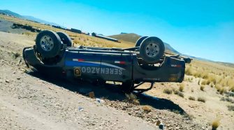 Camioneta de serenazgo de Pichacani vuelca