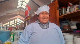 Comerciante del mercado Laykakota